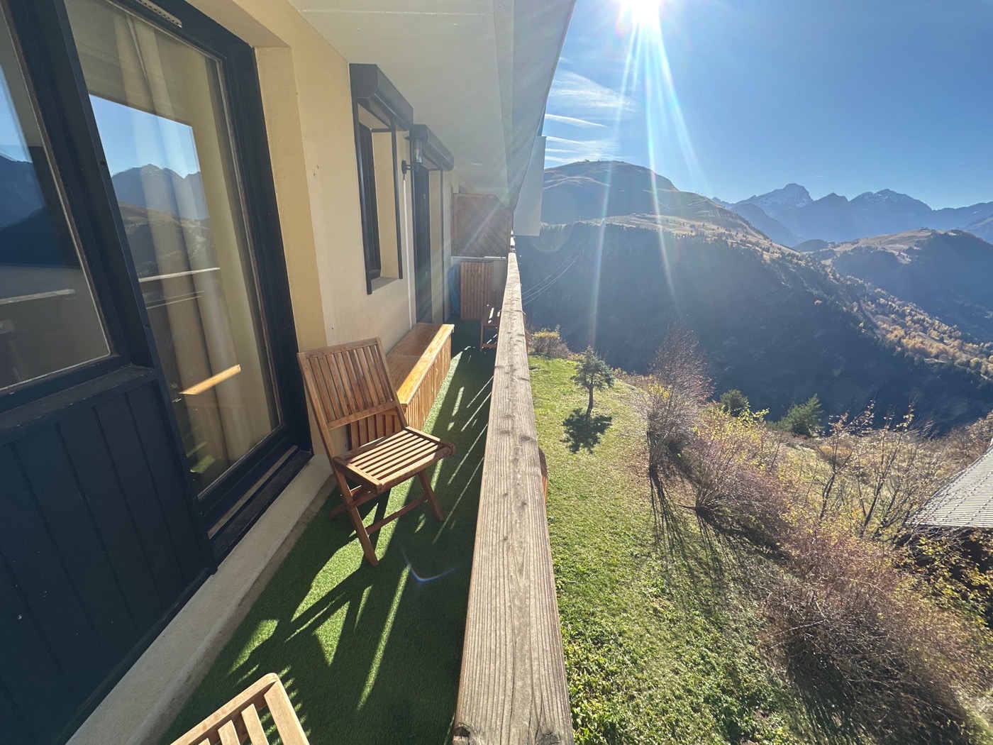 Balcon filant plein sud sur la vallée